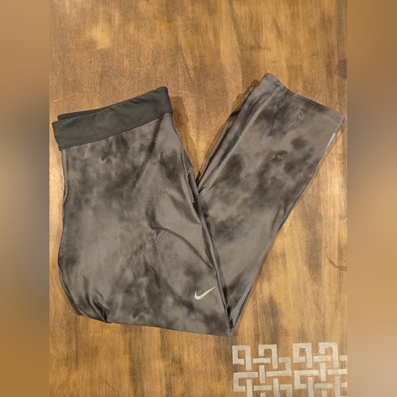 Nike Pants - 🤍Nike Dri Fit Black Gray Marble Capri Style Leggings Size Large